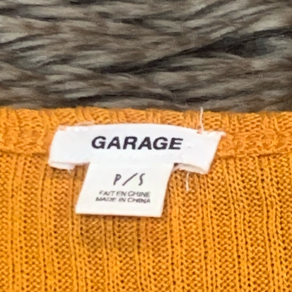 Garage Button Front Ribbed Top
Size P/S - Picture 2 of 7